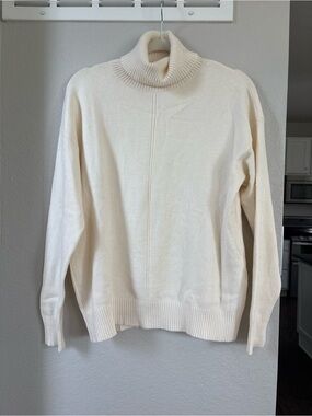 Women’s One Size Oversized Cream Turtleneck Sweater Sunny Studio EUC